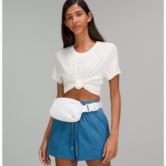 NWT LULULEMON WHITE BELT BAG - Picture 2 of 7